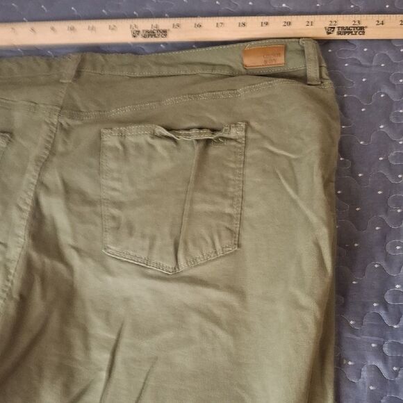 Crown & Ivy Olive High Rise Skinny Green Women's Pants size 22W - Picture 7 of 8